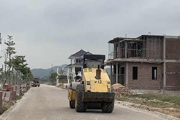Ngân hàng siết vốn, đóng “room”: Cần cái nhìn công bằng với bất động sản - Ảnh 1.