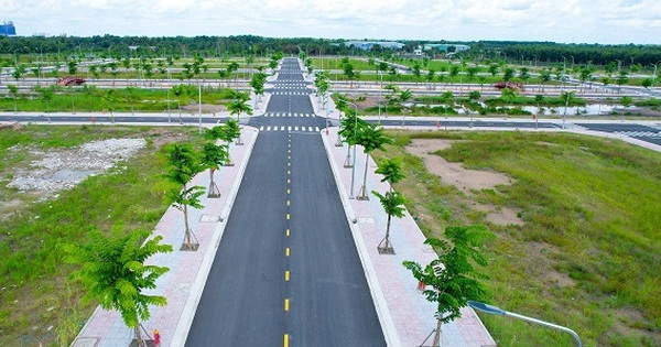 Nhà đầu tư "mắc kẹt" trong những lô đất lớn
