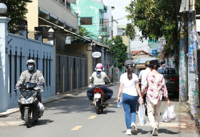  Những tuyến hẻm, con đường khang trang ở TPHCM nhờ người dân hiến đất mở rộng  - Ảnh 1.