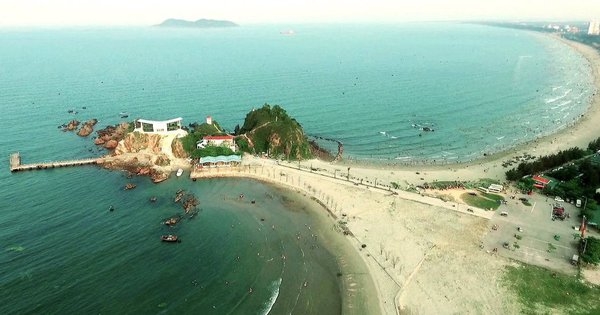 Di dời toàn bộ 220 ki-ốt dọc bờ biển để quy hoạch bãi biển Cửa Lò đẹp như "mơ"
