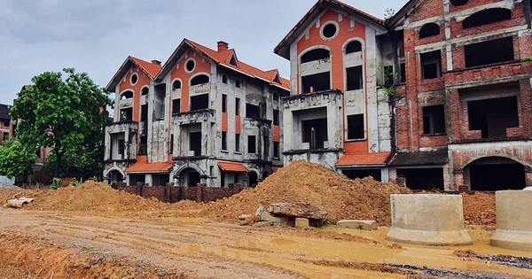 Cảnh nhếch nhác, hoang tàn ở những khu biệt thự "triệu đô" phía Tây Hà Nội