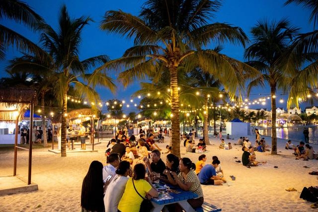 Ăn chơi kín tuần nguyên tháng - Đặc quyền của cư dân “quận Ocean” - Ảnh 2.