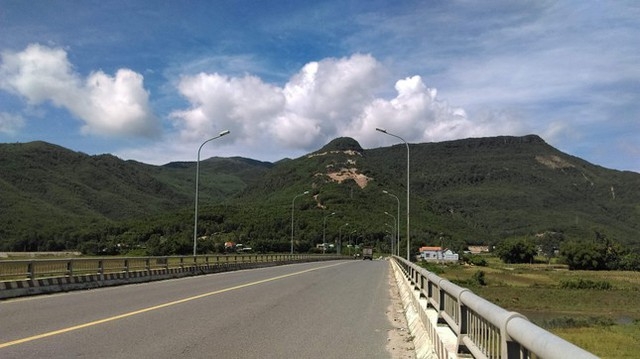 Các địa phương liên tục đấu giá đất với mức khởi điểm từ vài triệu đồng/m2 - Ảnh 1.