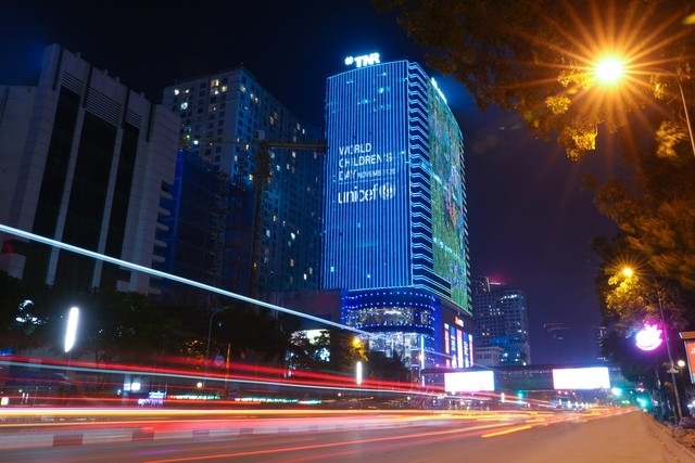 Trụ sở TNG Holdings Vietnam truyền thông điệp vì tương lai trẻ em thế giới - Ảnh 2.