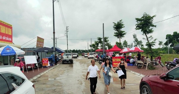 Nhà đầu tư bất động sản than “hết tiền”