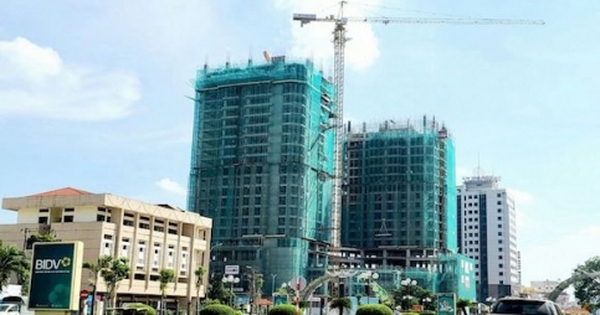 Bất động sản nguy cơ đóng băng, doanh nghiệp "vượt sóng" cách nào?