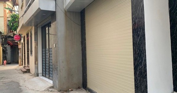 Mua nhà xây sẵn trong ngõ: Bức xúc nhà mới xây nhưng đã thấm dột, nứt nóc nhà