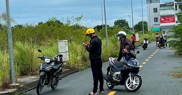 Nhà đầu tư bất động sản: “Mấy tháng nay, tôi sống bằng tiền cầm sổ đỏ”