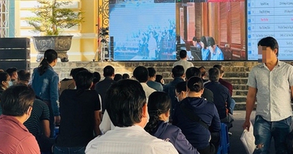 Ly kỳ người đàn ông chở hơn 7 tỉ đồng đến công ty CEO Nguyễn Thái Luyện
