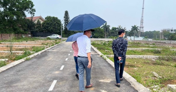 Tình cảnh trái ngược của môi giới bất động sản: Người kiếm cả trăm triệu đồng mỗi tháng, người “mòn mỏi” chờ khách