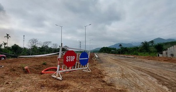 Ngổn ngang dự án nghìn tỷ, 3 lần gia hạn vẫn thi công... rùa bò