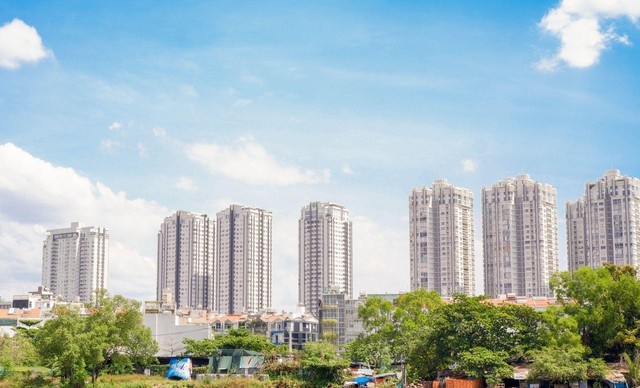 [Photo Essay] Điểm tên những tòa chung cư có thể mua về ở ngay chỉ với khoảng 2 tỷ đồng tại TP.HCM - Ảnh 5.