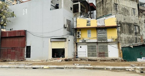 Nhà siêu mỏng, méo mó lại xuất hiện trên đường mới mở tại Hà Nội